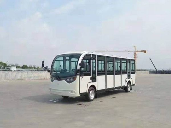 17座封闭式观光车